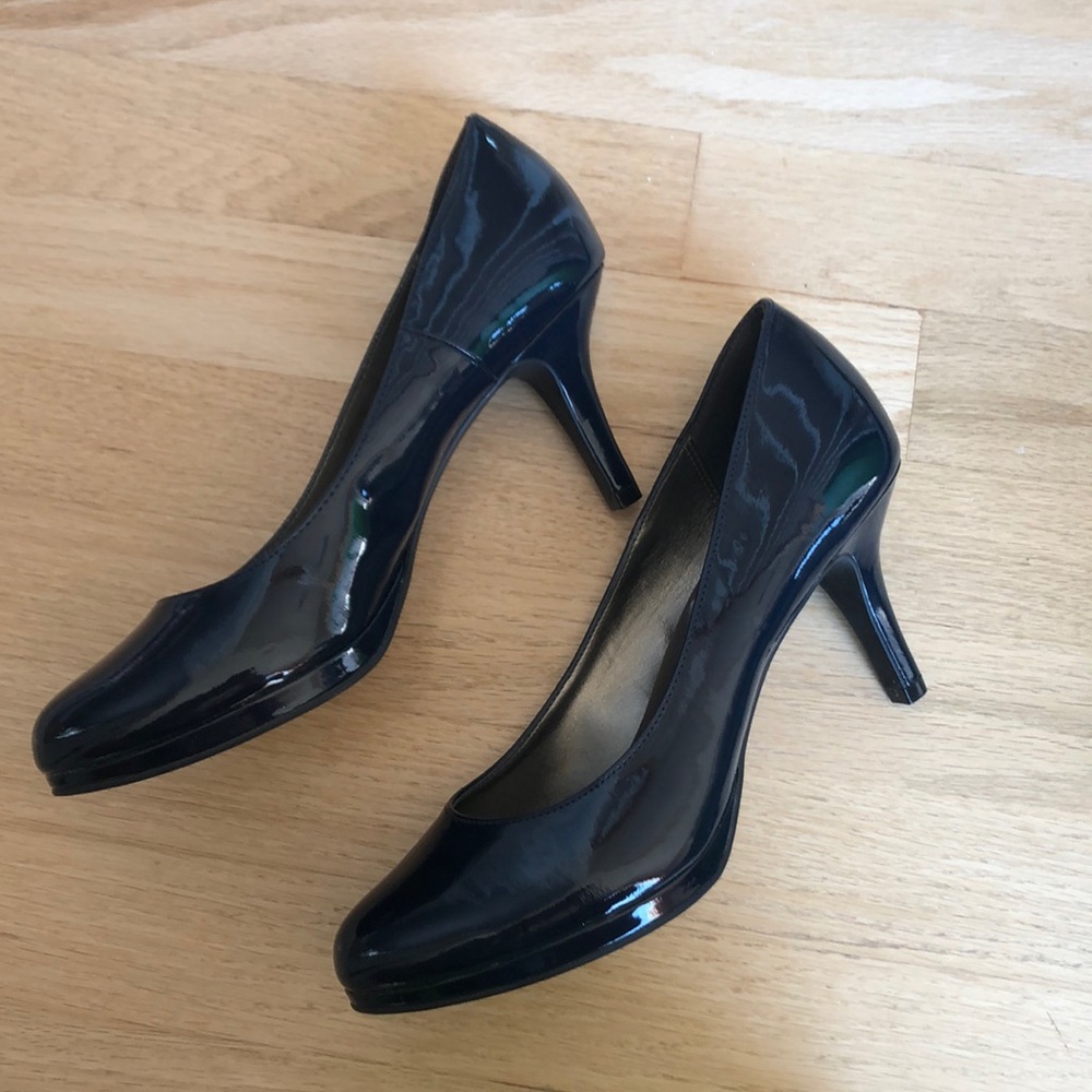 Classic Navy Pumps